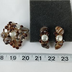 1960s JULIANA SCHREINER TIGER EYE CABOCHON FAUX PEARL RHINESTONE BROOCH PIN